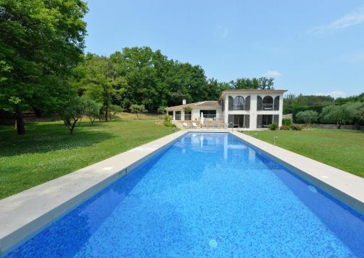 Luxury Villa au bois de Castellaras - Housity