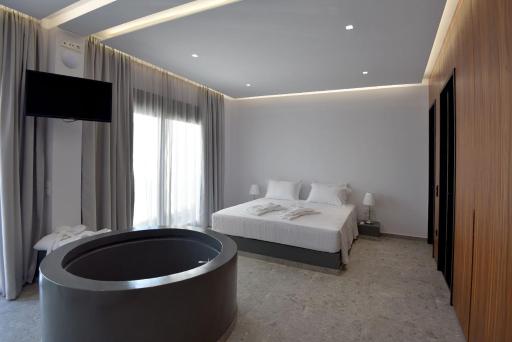 Rose n Stone, Queen, Luxury Houses - Housity