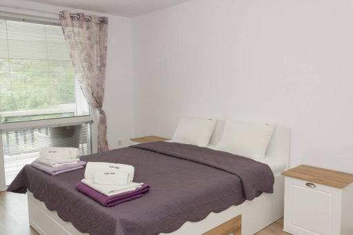 Perfect Summer Vacation Rental - One-Bedroom Flat - Housity