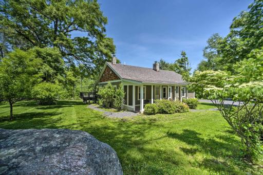 Charming Cottage with Deck Mtn and Lake Views! - Housity