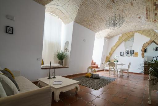 Castello House - Hizvo