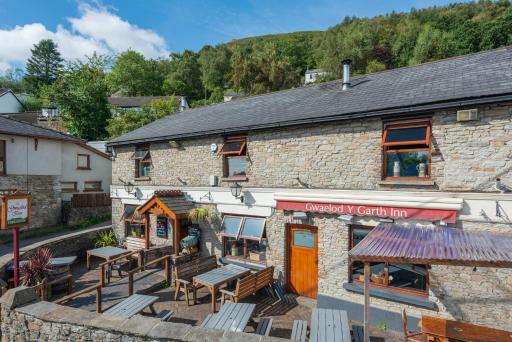 The Gwaelod y Garth Inn - Housity