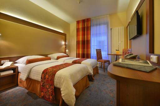 Maxmilian Lifestyle Resort - Housity