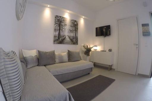 Polychrono New 2 Bedroom Apt. Just By The Sea! - Housity