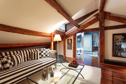 LL4425 Penthouse of 200sqm - Housity