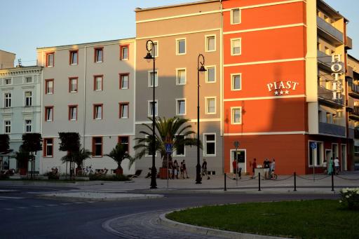 Hotel Piast - Housity