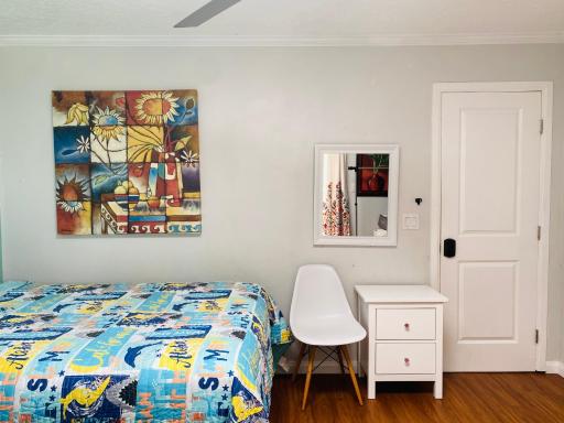 Costa Mesa Homestay - Private Rooms with 2 Shared Baths and Hosts Onsite - Housity