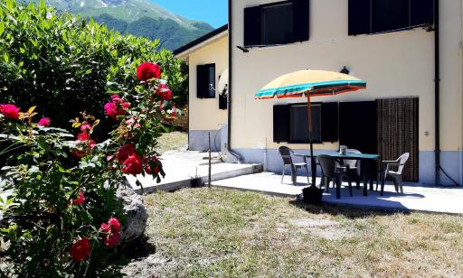 Casa ai piedi del monte Camicia - Housity