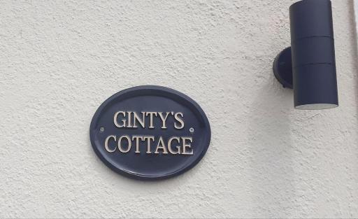 Cozy & Remote Hideaway Gintys Cottage - Housity