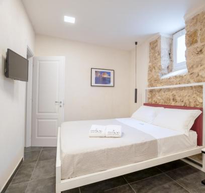 MYMOON Neas - Housity