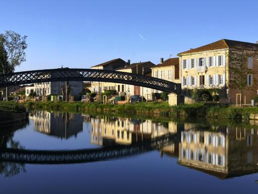 Les Volets Bleus - Housity