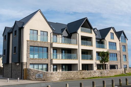 Apartment 3 Waterstone House - Sea Front Apartment, Hot Tub - Housity