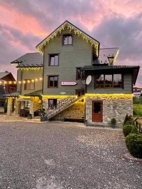 Zatyshok nad Prutom - Housity