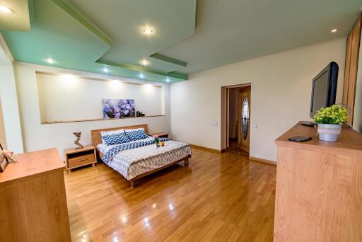 Uiutnaia studiia v samom tsentre donetska - Housity