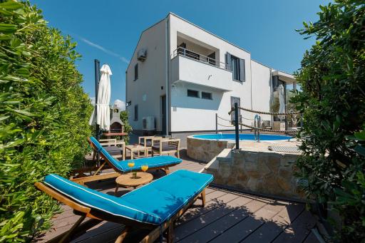 MALO Ferienvilla Privlaka, Pool, Boje, WI-FI, Wallbox - Housity