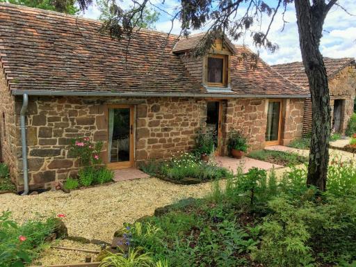 Countryside tiny house near Chateau de Hautefort - Housity