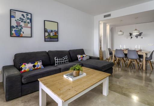 2311-modern apt with sea and pool views - Housity