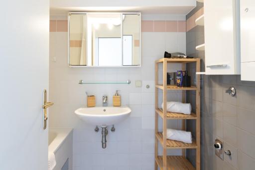 Yeshello Central Station Studio - Housity