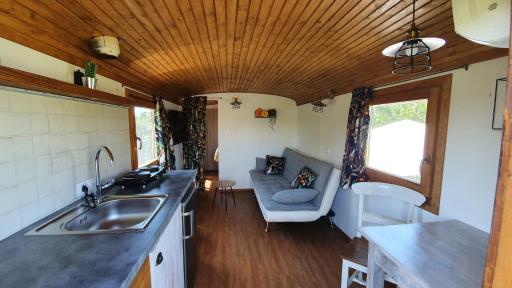 Tisza White House - Housity