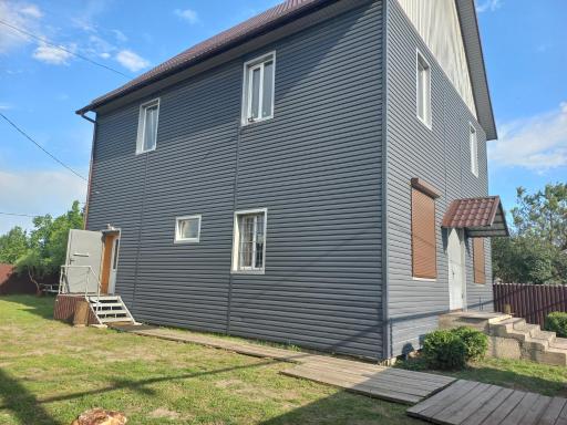 Dom vozle slavianskogo kurorta - Housity