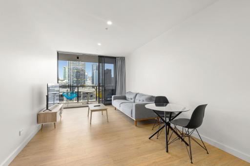 KOZYGURU SOUTH BRISBANE KOZY 2 BEDROOMS APT + FREE PARKING BRISBANE ONE QSB001-1203 - Housity