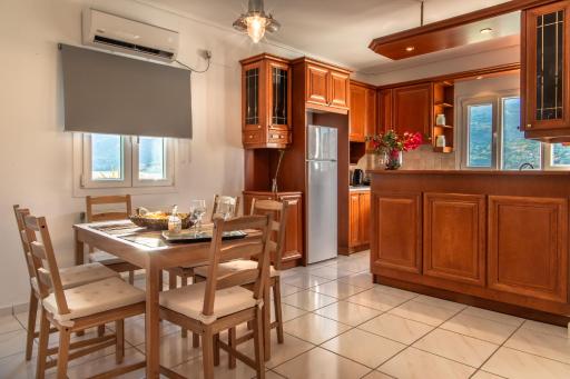 Eleni's Seaview House - Housity