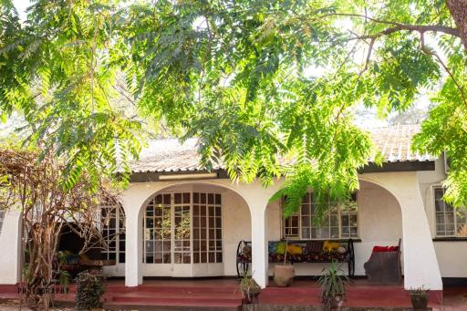The Ad Lib Executive lodge - Housity