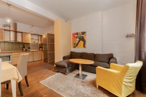 That 70's Apartment ~ Top Center with Balcony - Housity