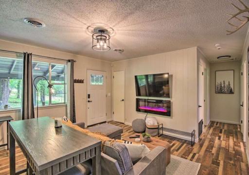 Modern 2BR/1BA Home on Fort Gibson Lake - Housity