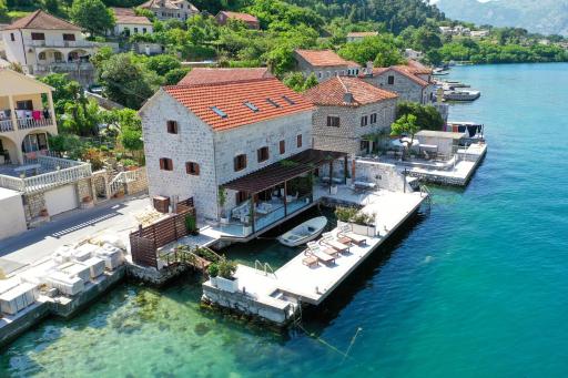 SEASIDE HOUSE KOTOR - Housity