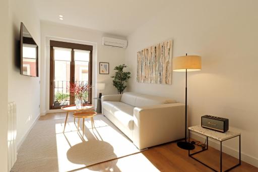 Reina Sofia Boutique II - Housity