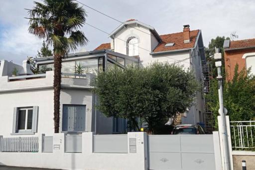 Appart indépendant, 1 lit deux personnes et 1 appoint Piscine Jardin Direct Gare Aéroport et jardin - Housity