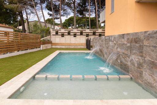 Albana Apartaments Turístics - Housity