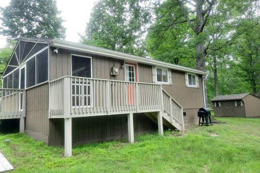 Comfort at the Woods-Trendy Cabin - Housity