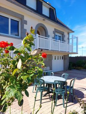 TY ANN maison avec jardin clos de mur, à proximité des commerces et à 3km des plages - Housity
