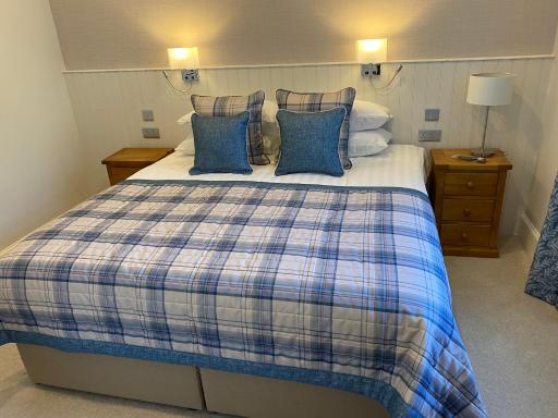 Adrian's Guest House - Housity
