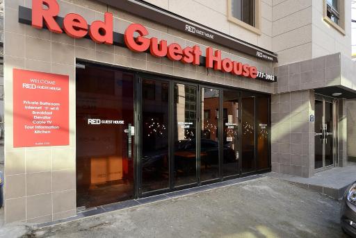 Red Guesthouse - Housity