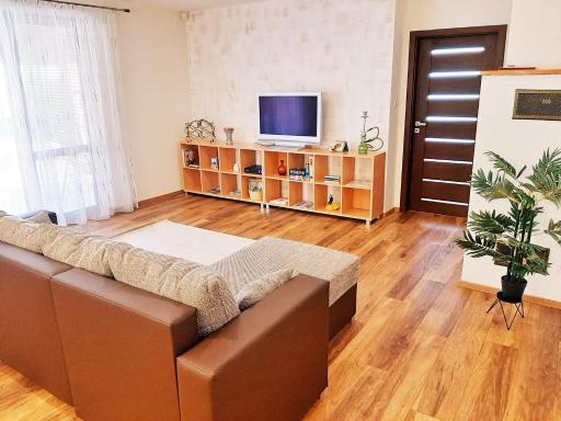 Modern house near river Danube - Housity