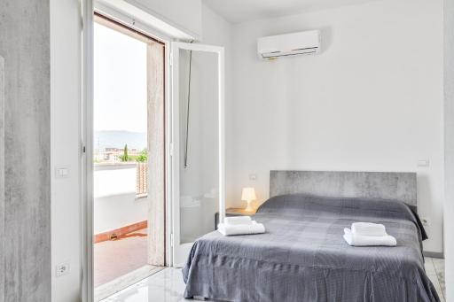 Modern Attics with Balconies and Panoramic View - Hizvo