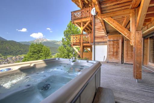 Apt Le Croix - 3 bedroom with hot tub - Snow and Trek - Housity