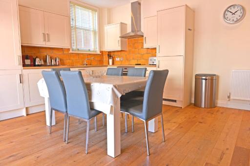 Seaside Mews - charming 2-bed cottage close to the sea - Housity