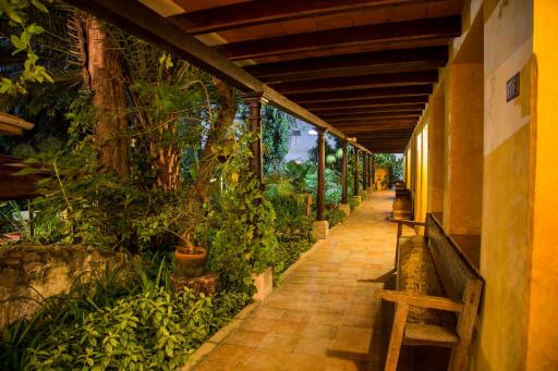 Hotel Las Farolas - Housity