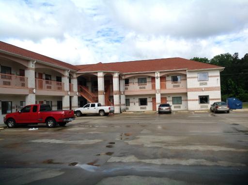 Executive Inn & Suites - Housity