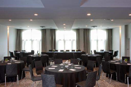 Marseilles Beachfront Hotel - Housity
