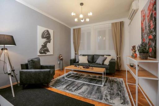 Mickitos Apartments at Macedonia Square - Housity