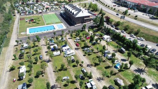 Sabiñanigo Camp & Hotel - Housity