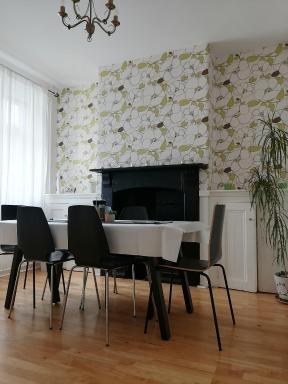 Tynant House- Modern 3 bed house- City centre and FREE parking - Housity