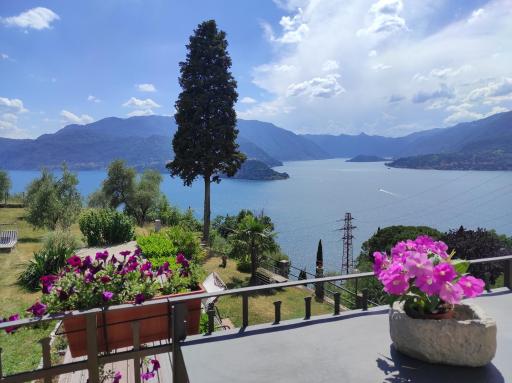 Varenna Castle Amazing lake view - Housity