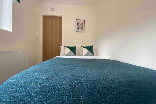 Silver Stag Properties, Self-Contained Suite - Housity