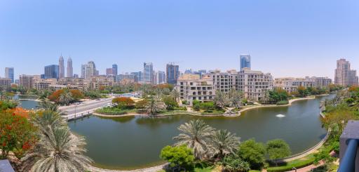 RH - Beautiful canal view, Sleek & spacious Studio, central location - Housity